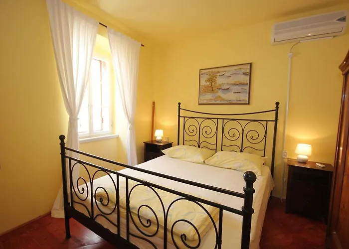 בית נופש Seaside House Komiza, Vis - 3469 Komiža