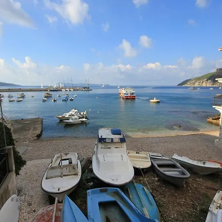 Seaside House Komiza, Vis - 3469 펜션 *